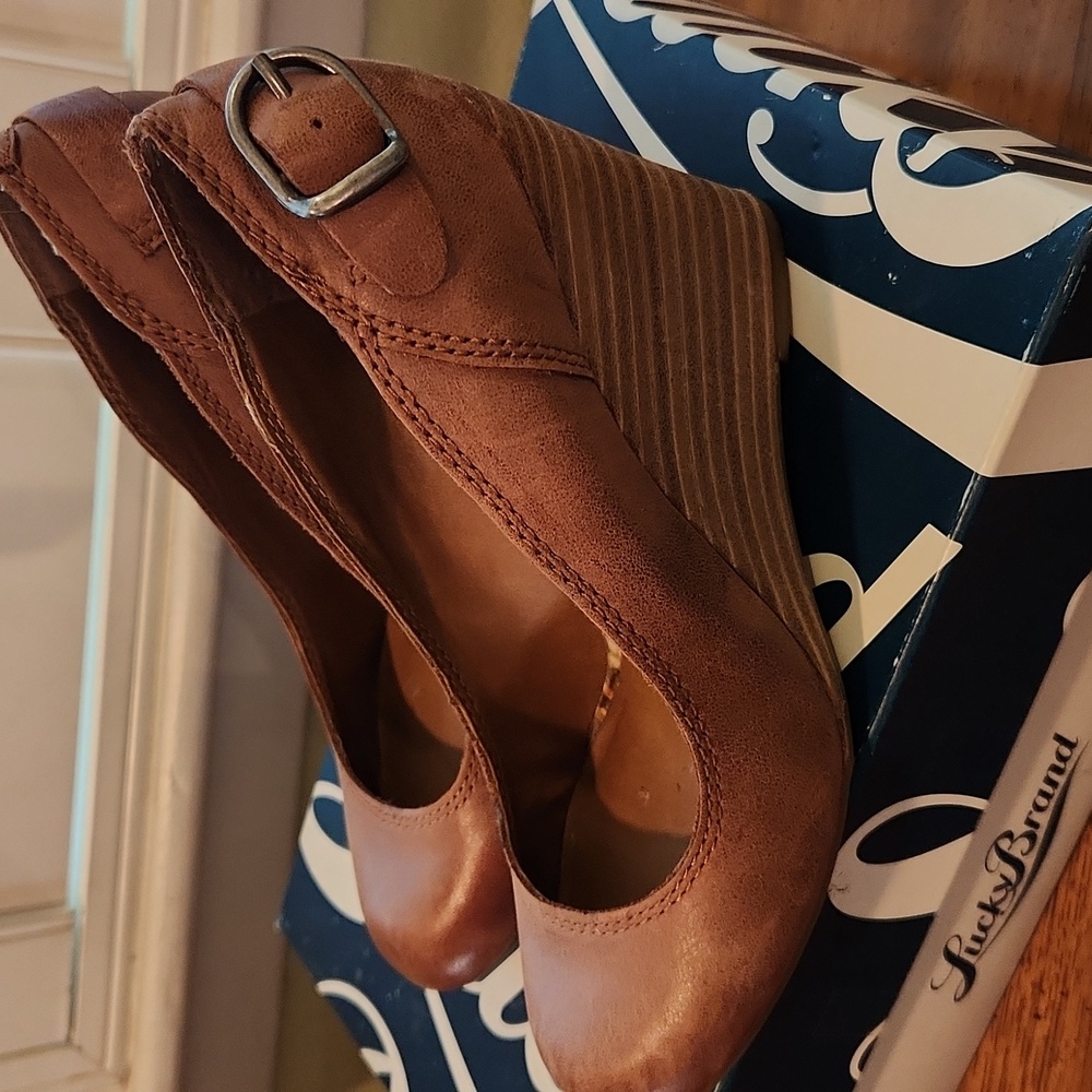 Lucky Brand Women's Brown Heels - Picture 3 of 7